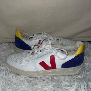 EUC Veja sneakers